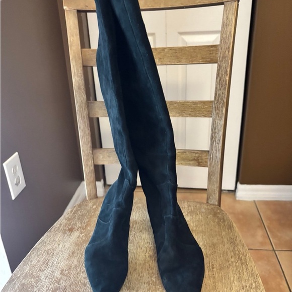 Chic Black Suede Heeled Boots for Women - Picture 6 of 8